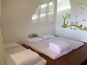 Gallery Quadruple Room, Multiple Beds, Non Smoking | Free WiFi, bed sheets - Sunrise235 (Zhuqi)