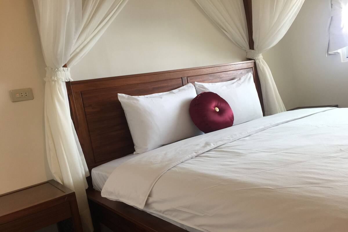 Free WiFi, bed sheets