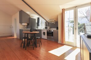Studio, 1 Bedroom, Balcony | Private kitchen | Fridge, microwave, oven, stovetop - Santa Catarina Stylish by Homing (Lisbon)