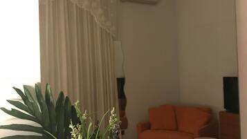 Habitación triple | 1 habitación, escritorio, wifi gratis y ropa de cama