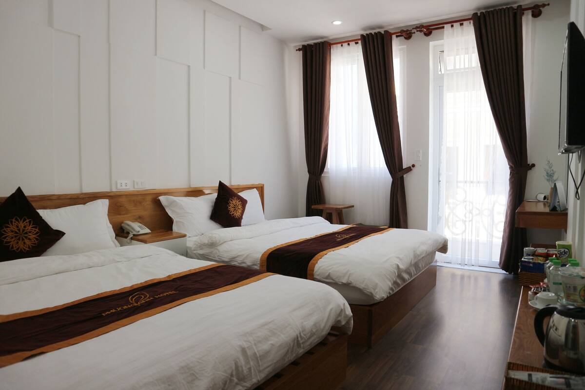 Double Room | Peralatan tempat tidur premium, busa memori, bar mini, meja 