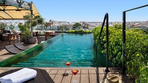 Seasonal outdoor pool - Hotel Lobby  (Seville)