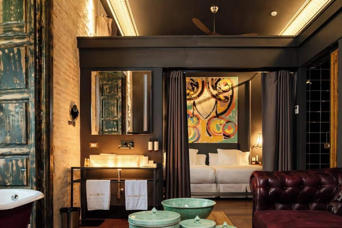 Junior Suite | Minibar, in-room safe, desk, laptop workspace