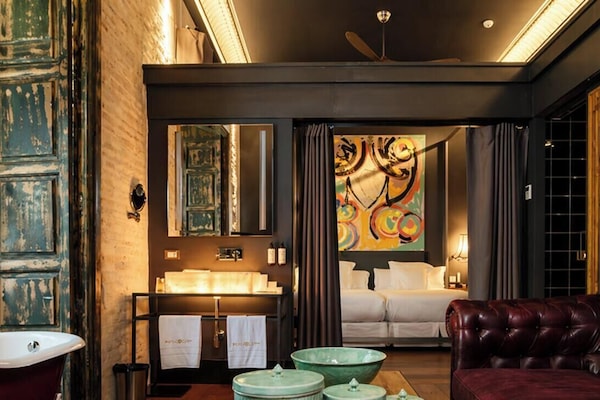 Junior Suite | Minibar, in-room safe, desk, laptop workspace