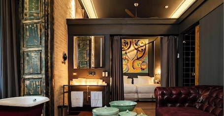 Junior Suite. Hotel Lobby