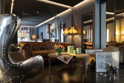 Hotel Lobby 