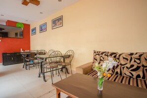 Dining - Traveler's Holiday Inn (Kathmandu)