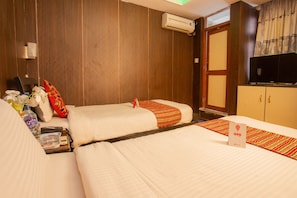 Deluxe Room, Private Bathroom | Soundproofing, free WiFi