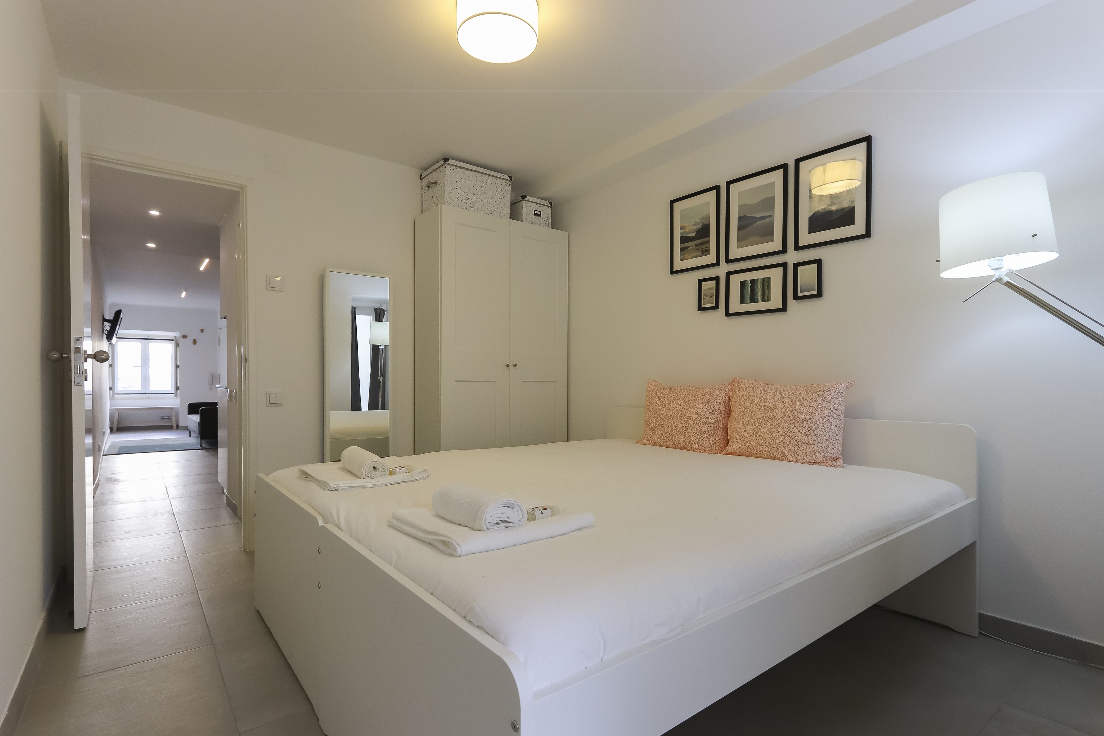 Appartamento, 1 camera da letto, terrazzo | 1 camera, ferro/asse da stiro, Wi-Fi gratuito, lenzuola