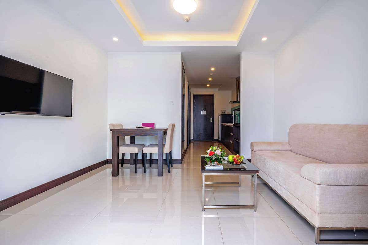 One Bedroom Suite Twin | Área de estar | TV de tela plana