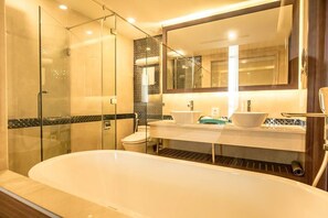 Shower, rainfall showerhead, free toiletries, bathrobes - Becamex Hotel New City (Ho Chi Minh City)