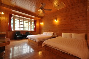 Escritorio, cortinas blackout, wifi gratis y ropa de cama 
