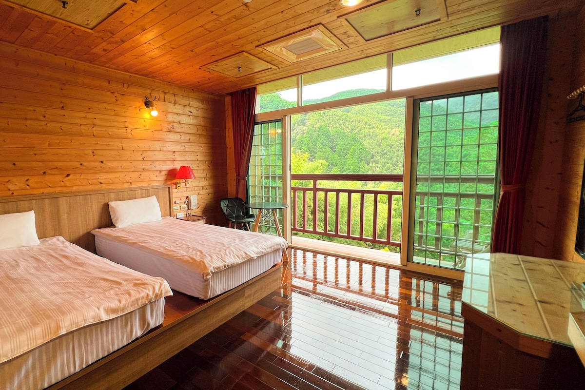 Deluxe Double Room, 1 Double Bed | Bathroom | Free toiletries, hair dryer, slippers, electronic bidet