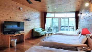 Escritorio, cortinas blackout, wifi gratis y ropa de cama