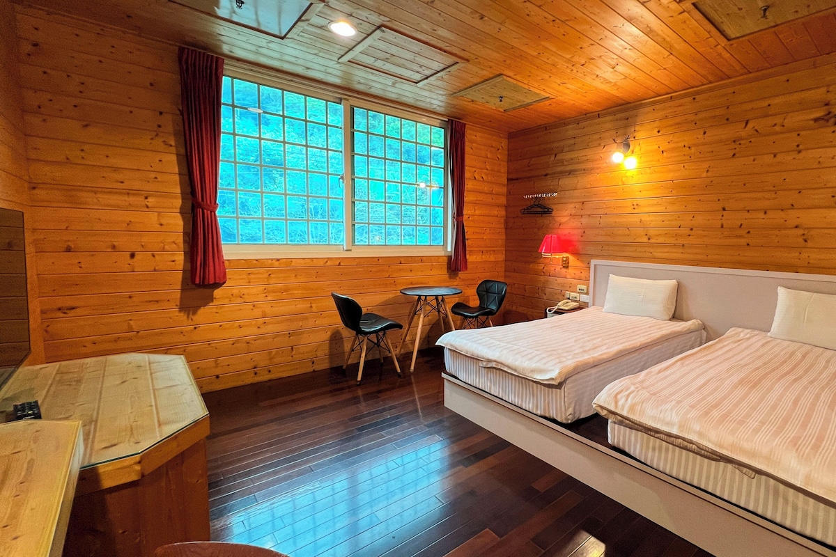 Basic Double Room, 2 Twin Beds, Accessible, Non Smoking | Desk, blackout drapes, WiFi (free), bed sheets