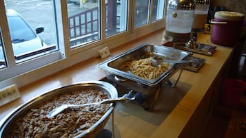 含每日吃到飽早餐