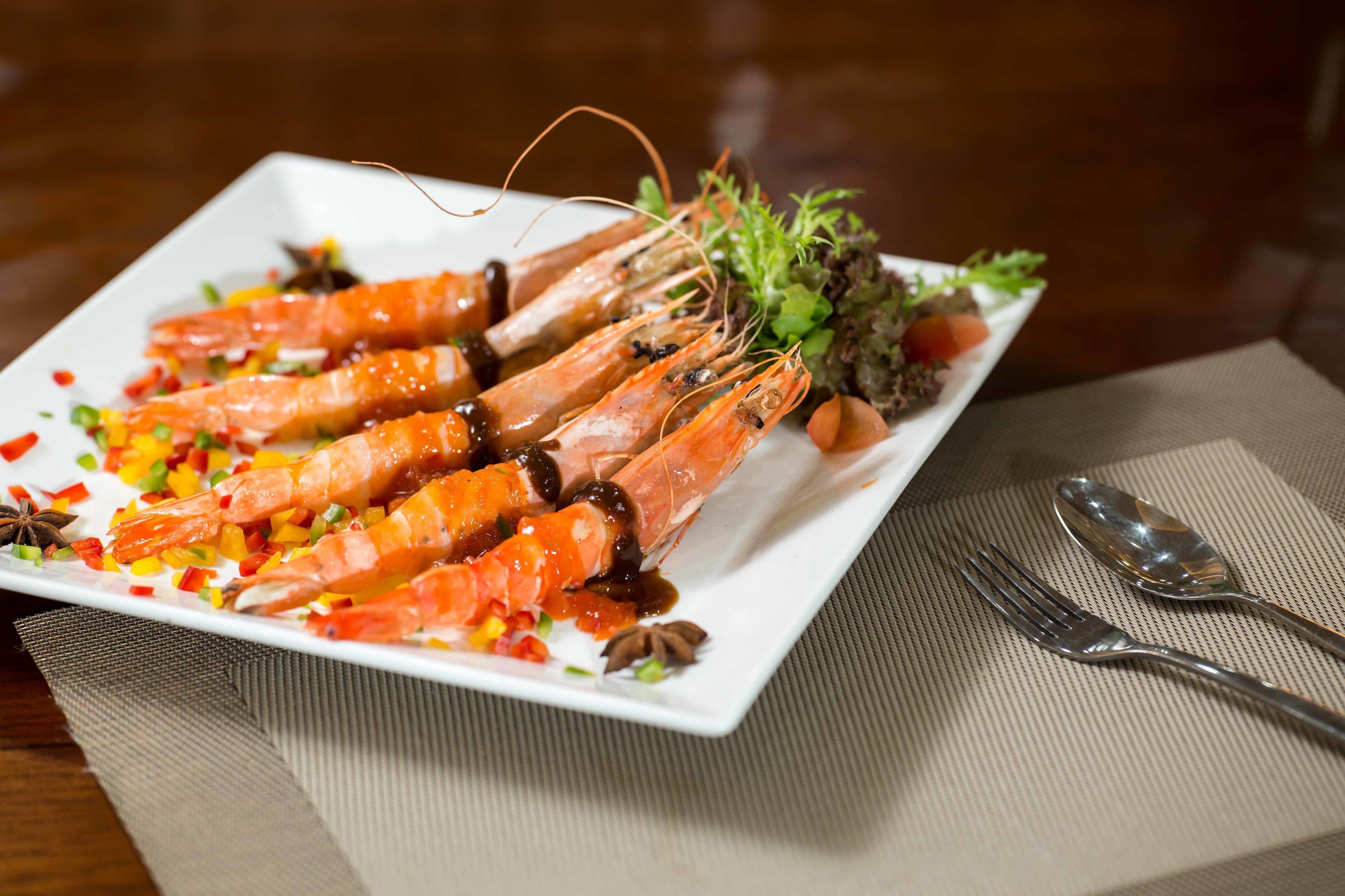 breakfast, lunch and dinner served