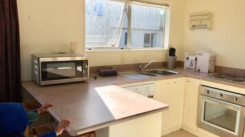 3 Bedroom House | Private kitchen | Full-sized fridge, microwave, oven, stovetop