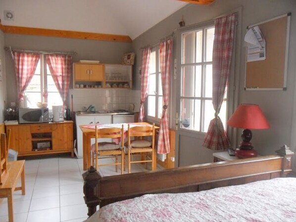 Family Studio | Living area | Flat-screen TV