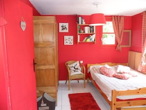 Standard Studio, 1 Queen Bed (No.1&3)
