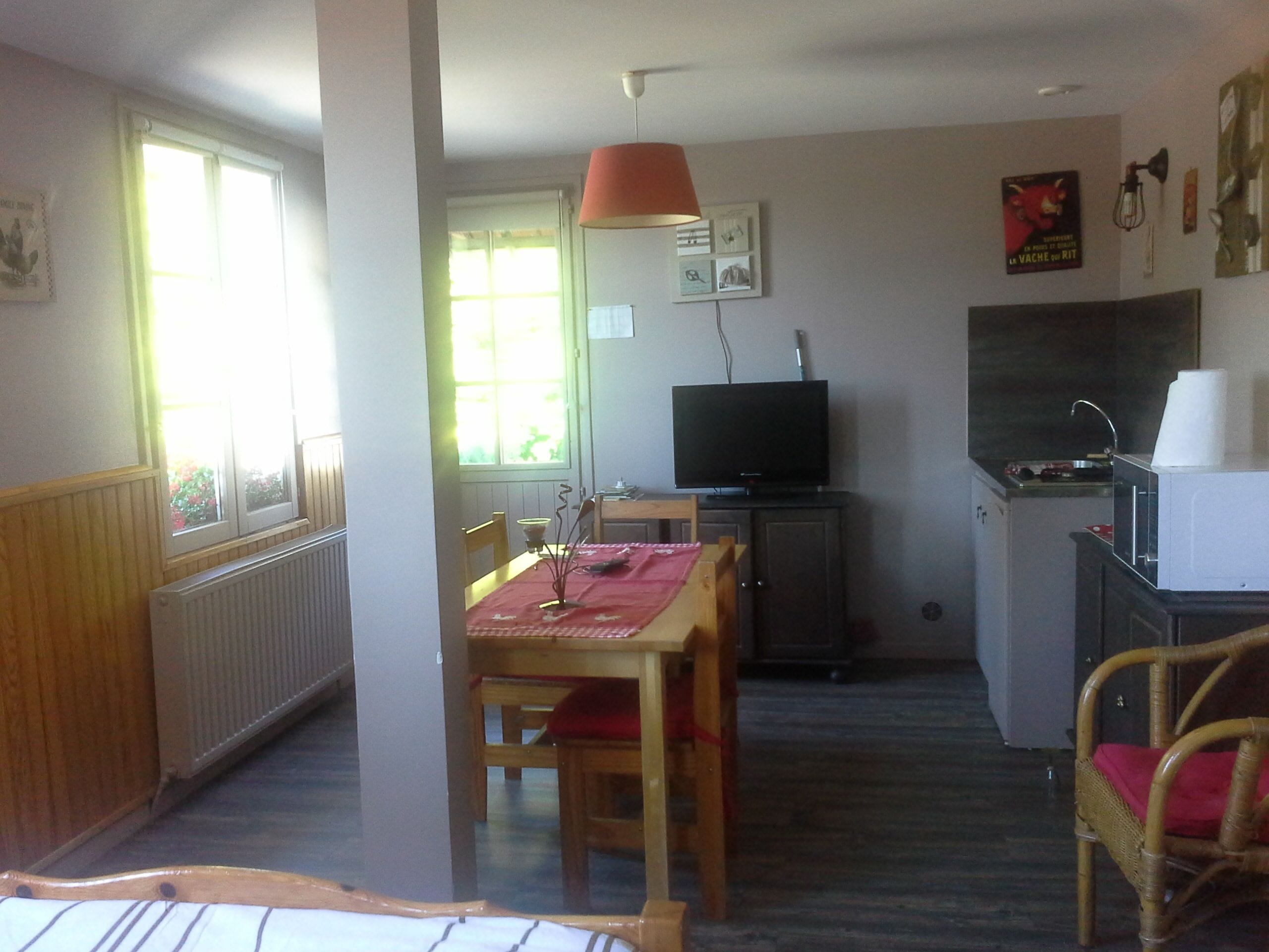 Standaard studio, 1 queensize bed (No.1&3) | Woonruimte | Flatscreentelevisie