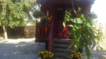 Mobile Home (Roulotte) | Iron/ironing board, rollaway beds, free WiFi, bed sheets