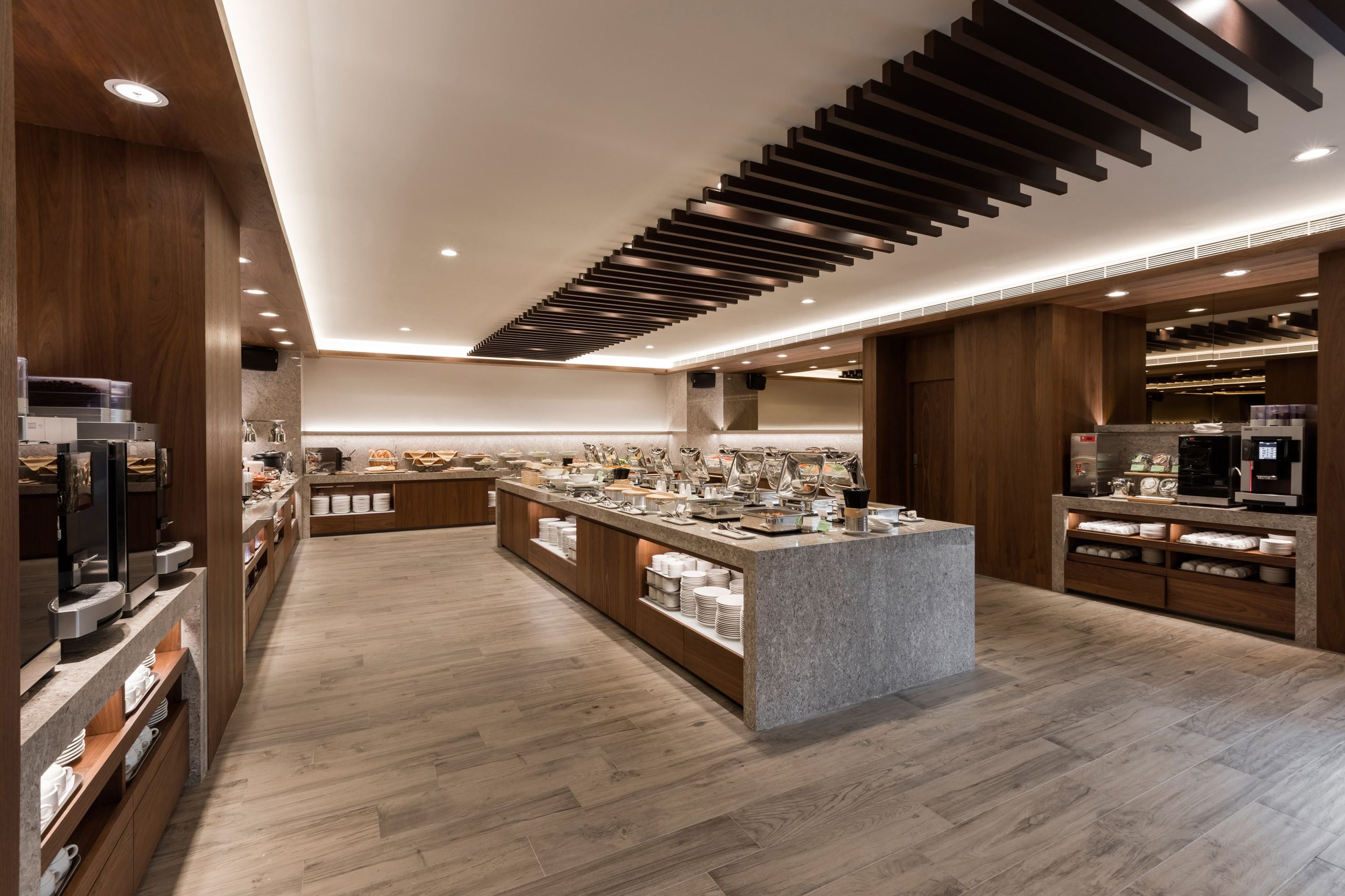 daily buffet breakfast (twd 660 per person)