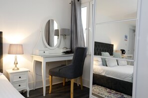 Family Room | 1 bedroom, iron/ironing board, WiFi, bed sheets - Bexley Village Hotel (Bexley)