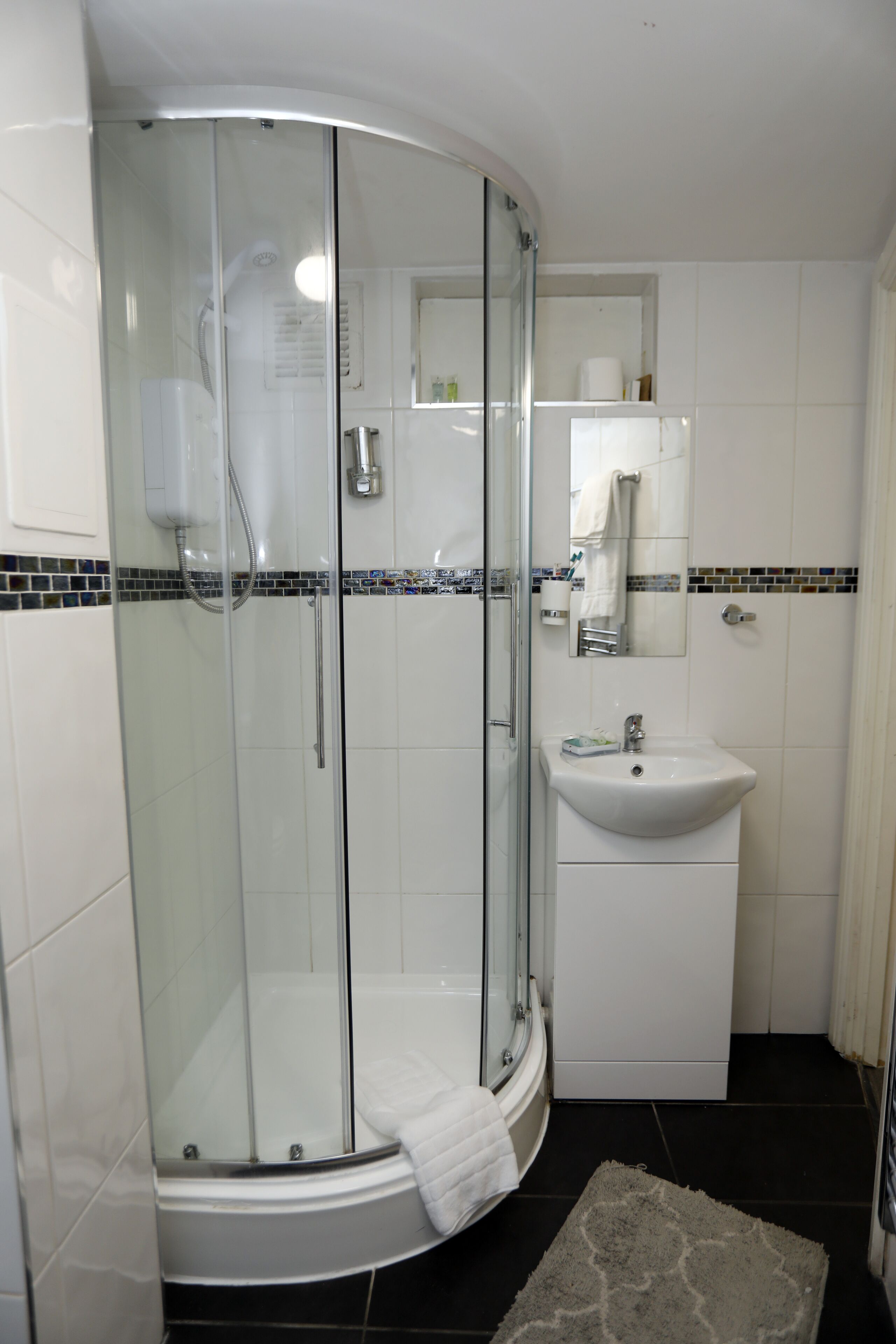 elite room (deluxe ) | bathroom | shower, free toiletries, hair dryer, towels