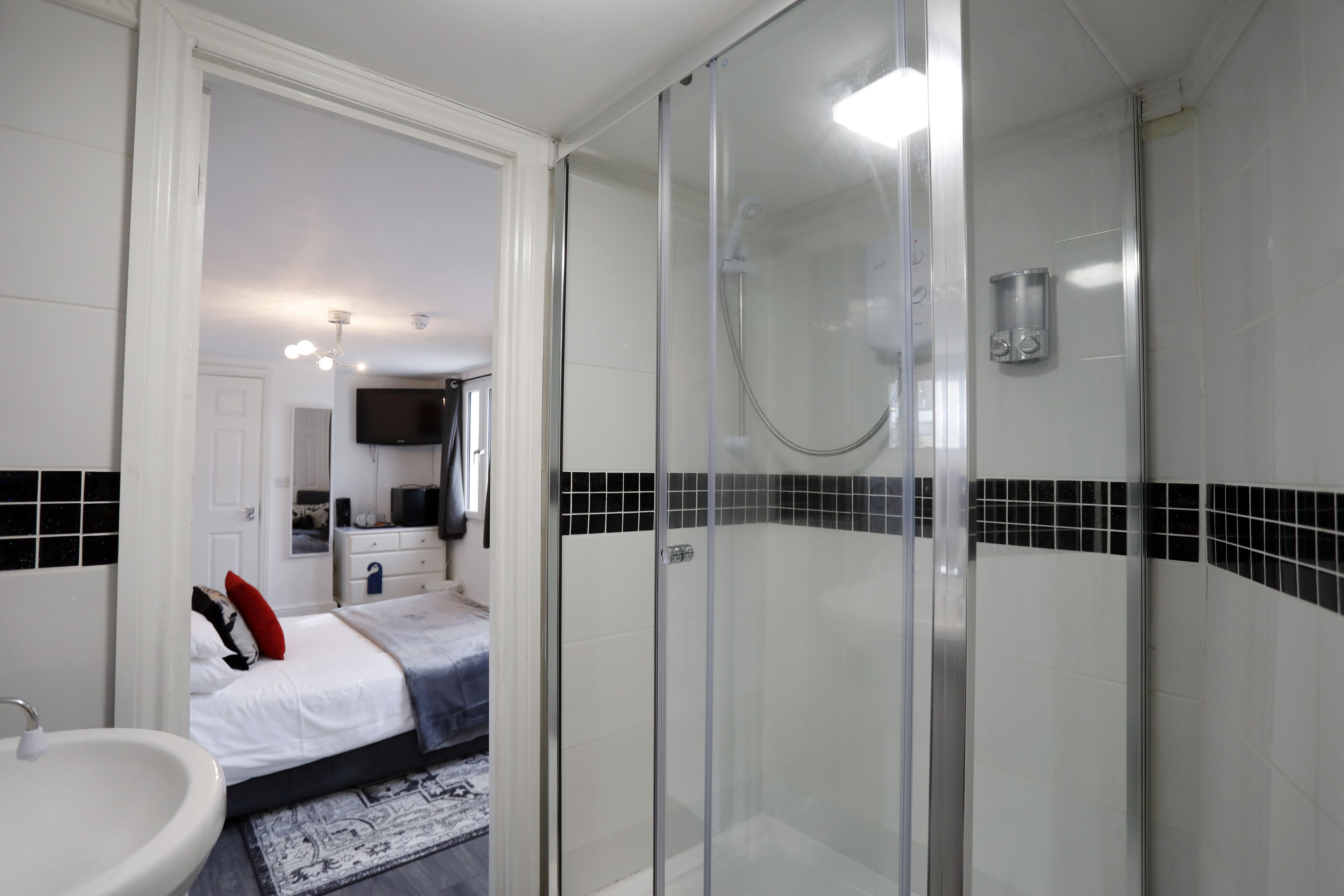 deluxe double room | 1 bedroom, iron/ironing board, wifi, bed sheets