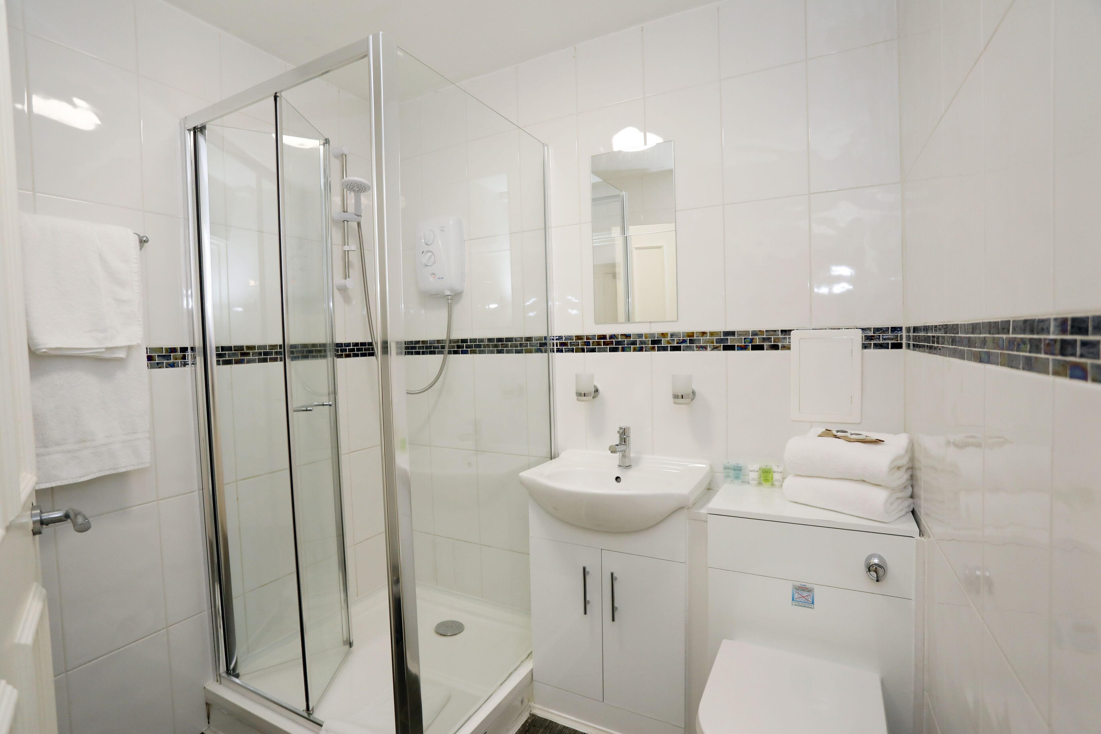 family room | 1 bedroom, iron/ironing board, wifi, bed sheets