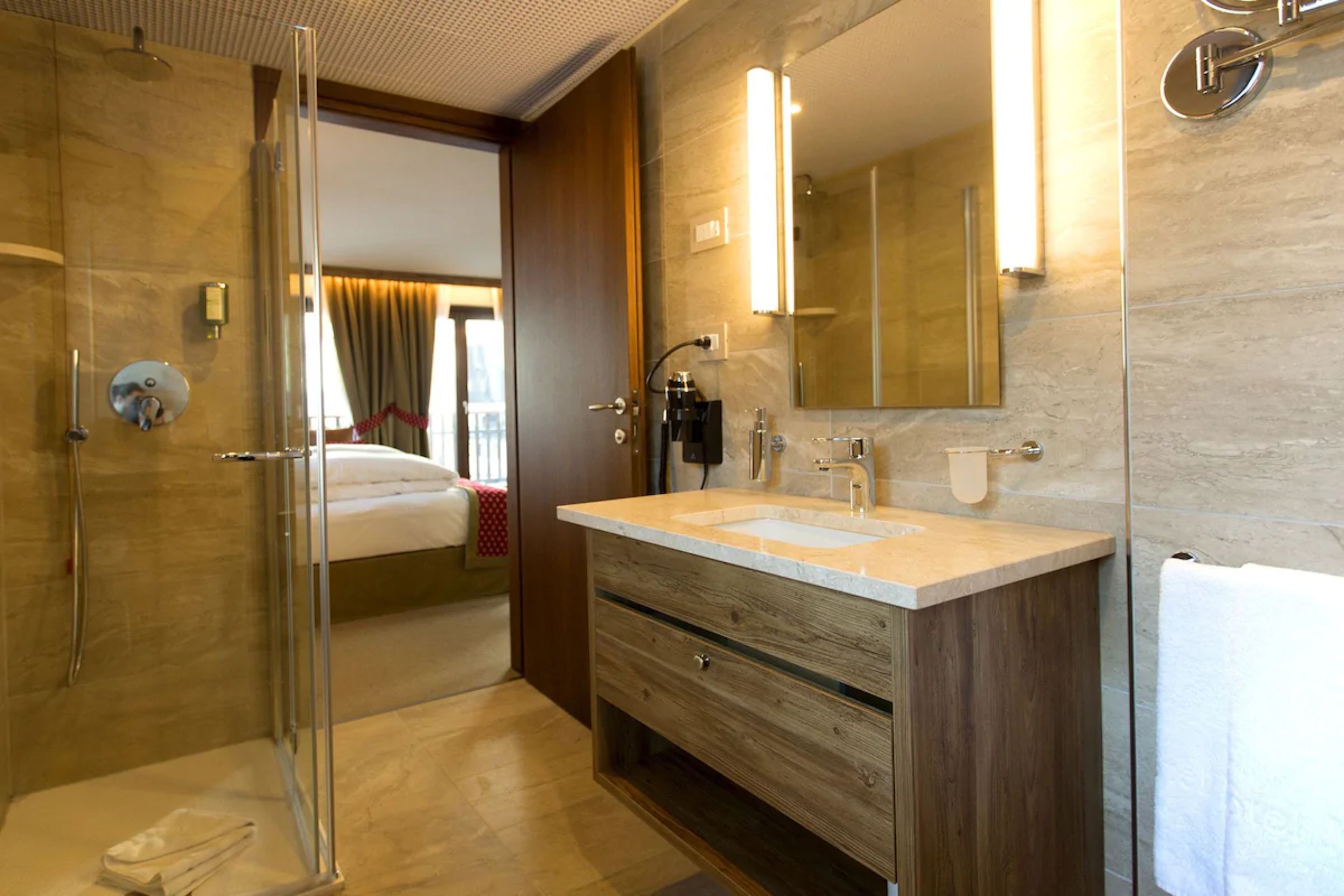 shower, rainfall showerhead, free toiletries, hair dryer