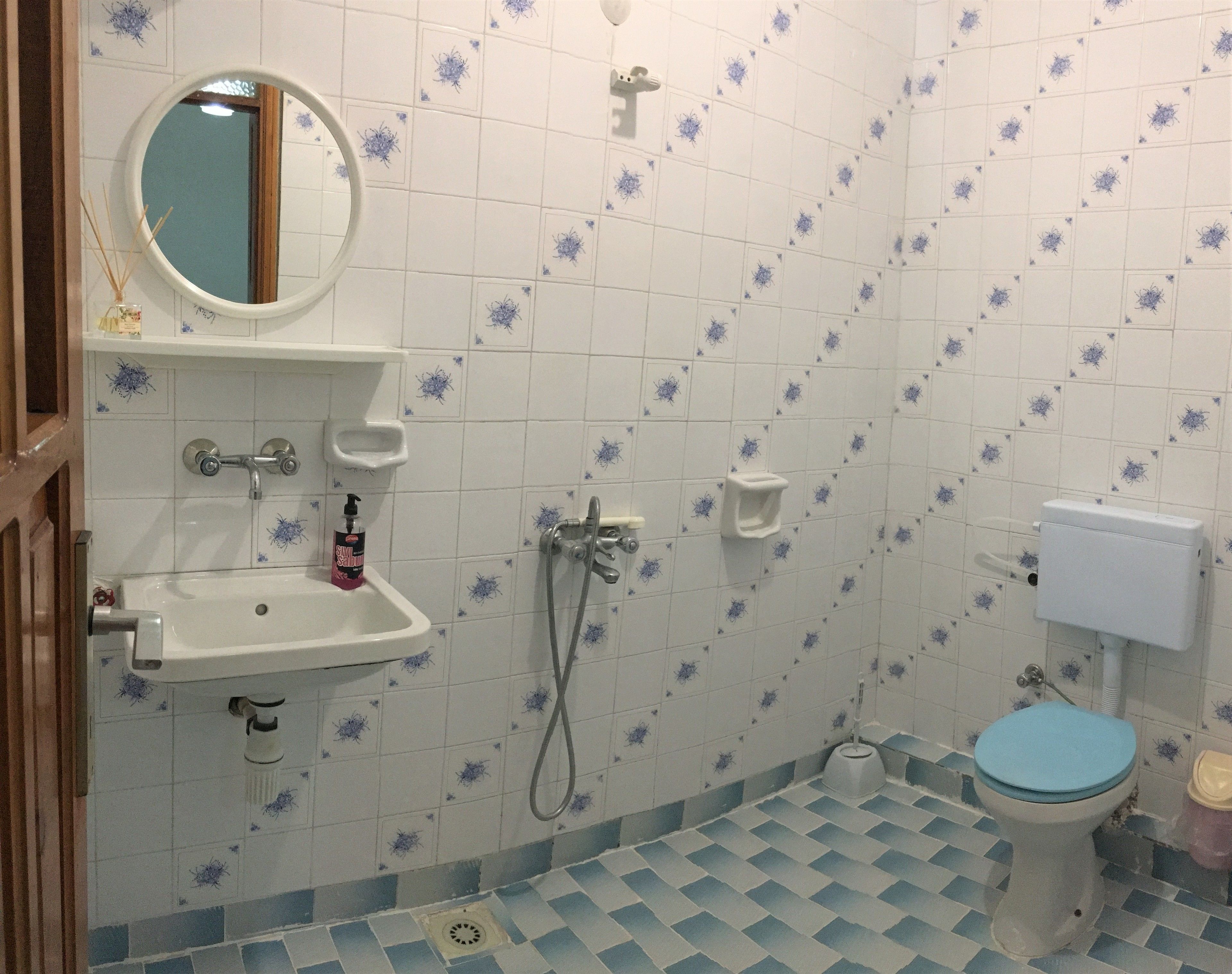 double room | bathroom | shower, hair dryer, slippers, towels