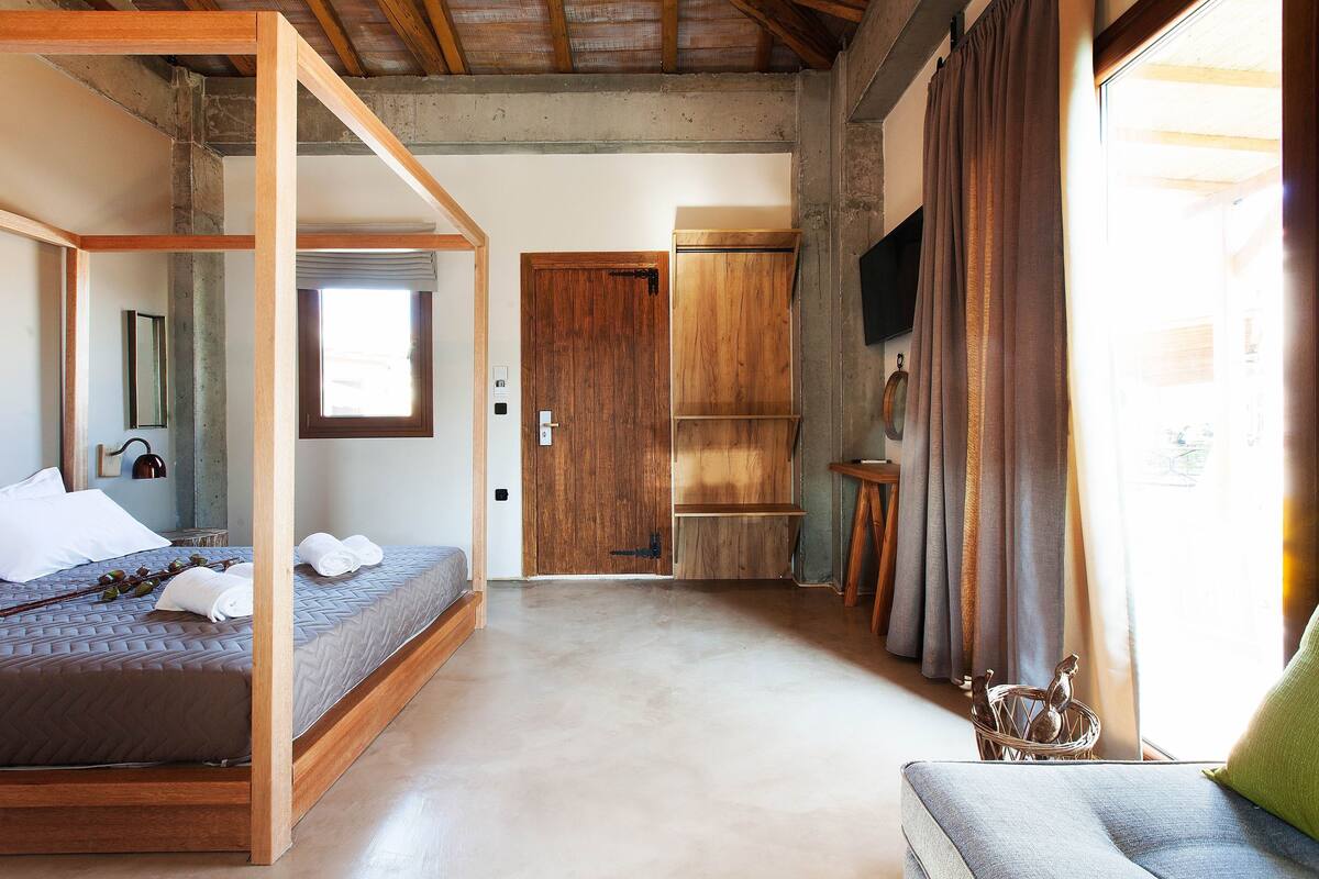 Deluxe Suite, Private Pool, Pool View | In-room safe, free WiFi, bed sheets