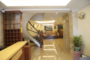 Reception hall - Lake View Hotel (Xuan Huong - Da Lat)