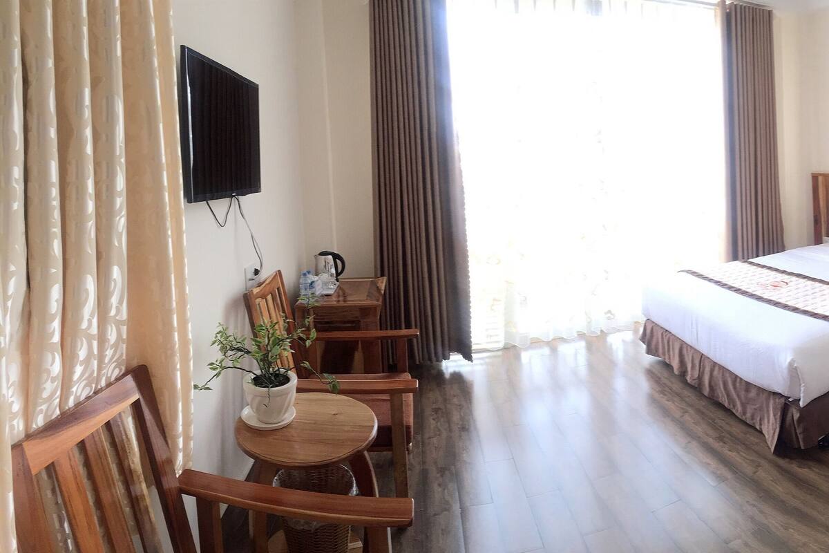 Deluxe Double Room, Balcony | 1 bilik tidur, bar mini, meja, Wi-fi percuma 