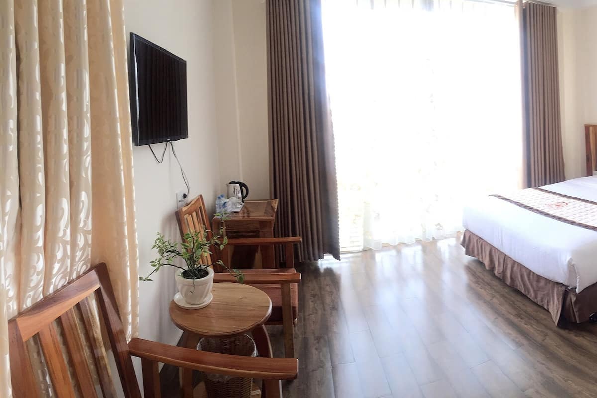 Deluxe Double Room, Balcony | 1 bedroom, minibar, desk, free WiFi