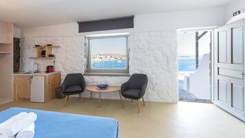 Standard Double Room, Sea View | In-room safe, desk, iron/ironing board, free WiFi