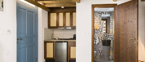 MOSAIC LOFT SUITE | Cozinha privada | Geladeira, cafeteira/chaleira