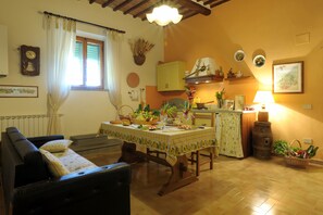 Appartement, 1 chambre | Restauration dans la chambre