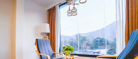 Blackout drapes, rollaway beds, free WiFi