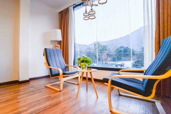 Blackout drapes, rollaway beds, free WiFi - Yuanmu Guesthouse (Suzhou)