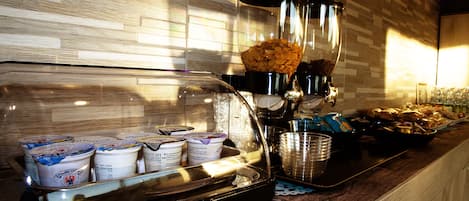 Free daily buffet breakfast