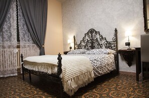 Deluxe Triple Room (Po) | Premium bedding, down duvets, memory-foam beds, minibar - Flu Bed & Breakfast (San Giorgio di Lomellina)
