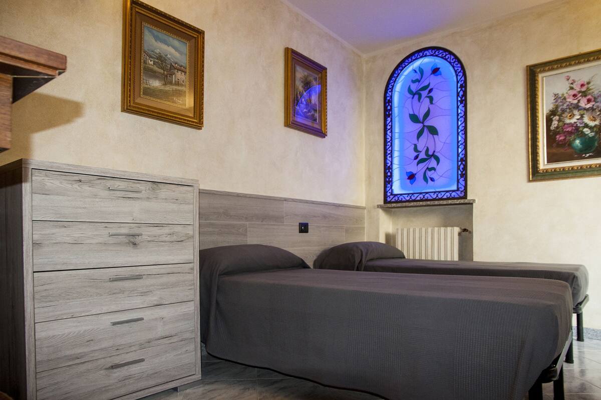 Deluxe Suite (Lomellina) | Premium bedding, down comforters, memory foam beds, minibar