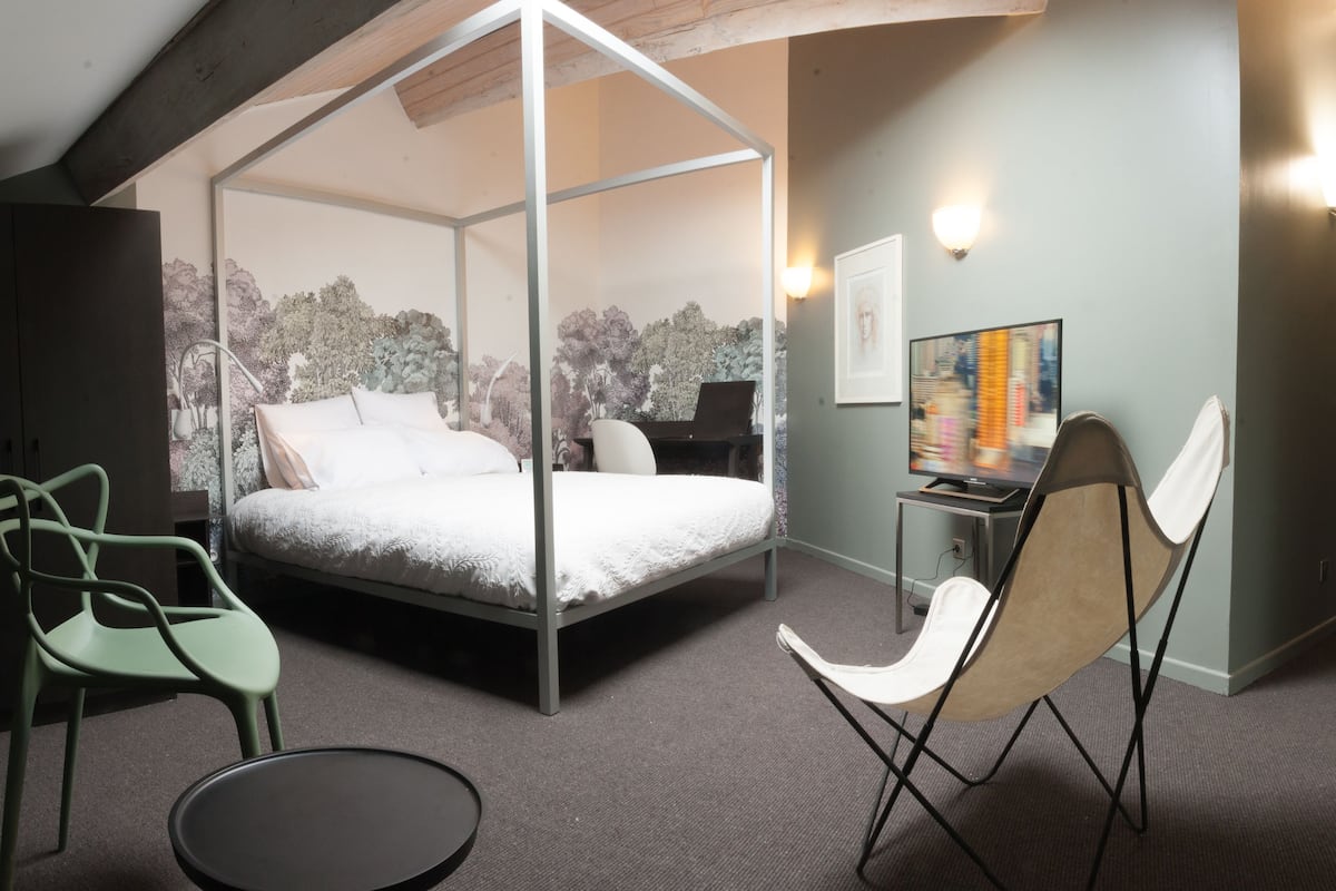 1 bedroom, desk, soundproofing, iron/ironing board