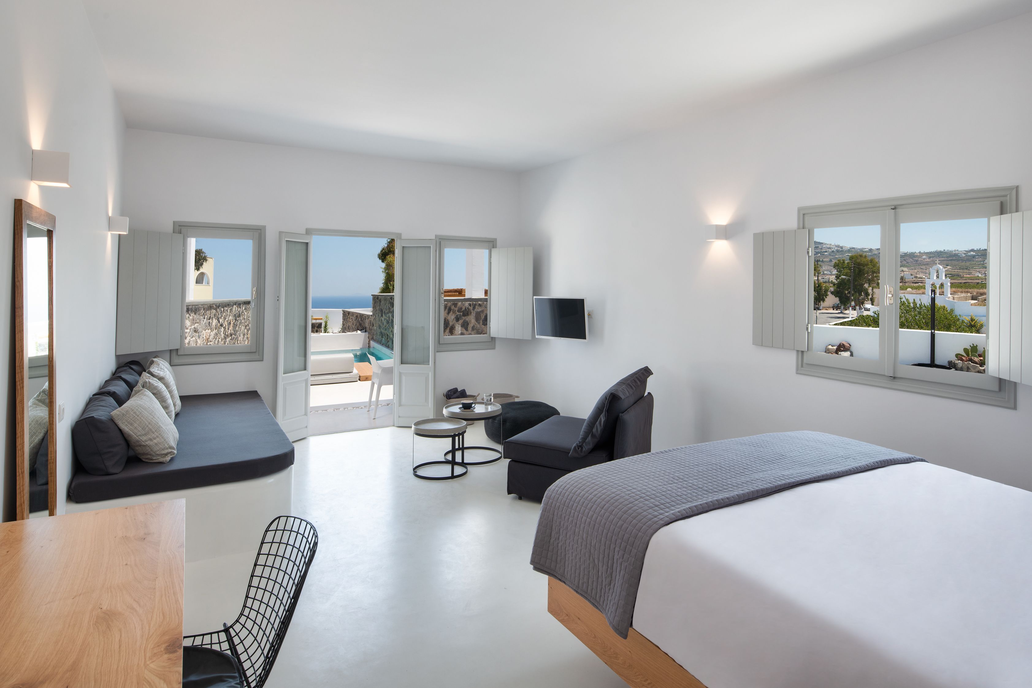 行政开间套房, 私人游泳池 | 迷你吧、客房内保险箱、熨斗/熨衣板、免费婴儿床