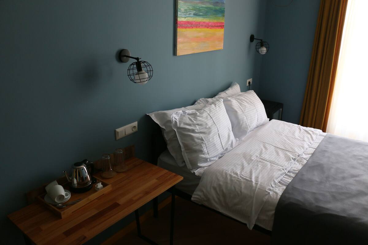 Minibar, in-room safe, desk, iron/ironing board