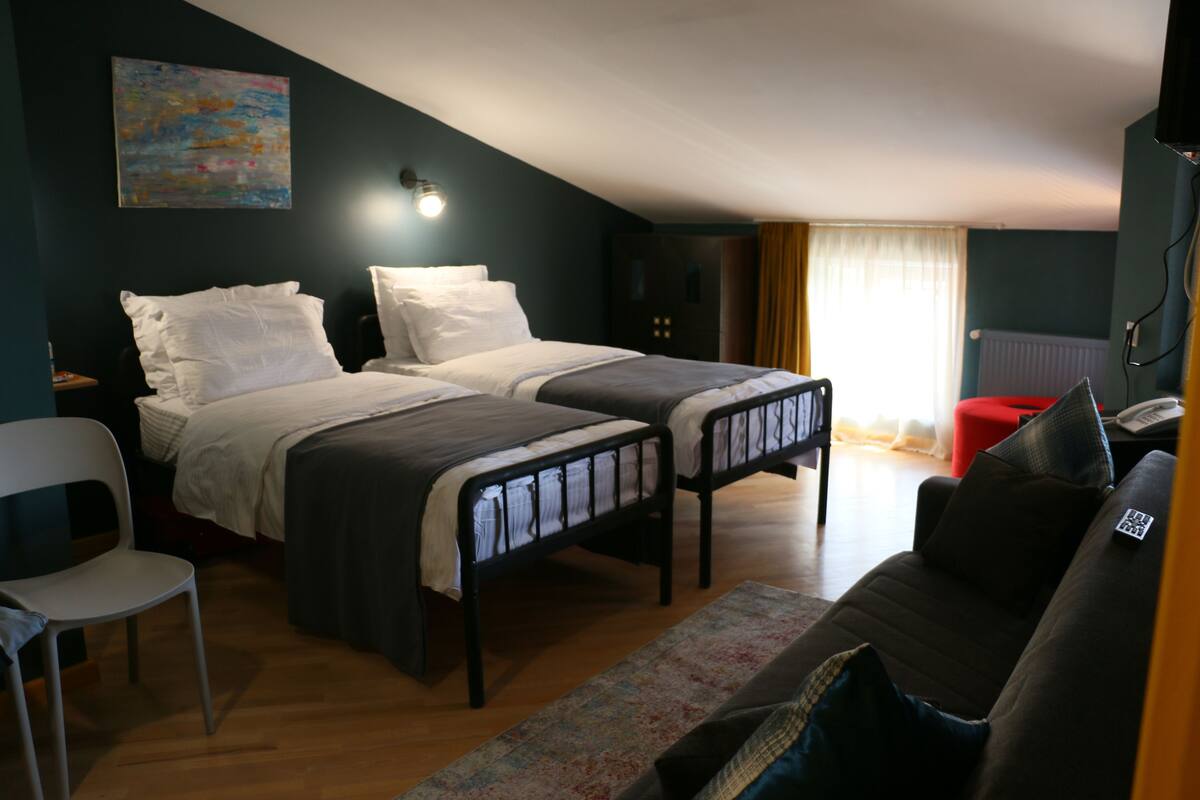 Minibar, in-room safe, desk, iron/ironing board