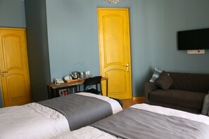 Minibar, in-room safe, desk, iron/ironing board